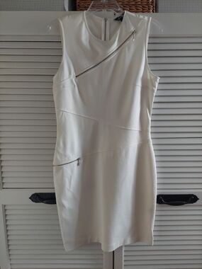 Sharagano White Sleeveless Zip-Detail Sheath Dress